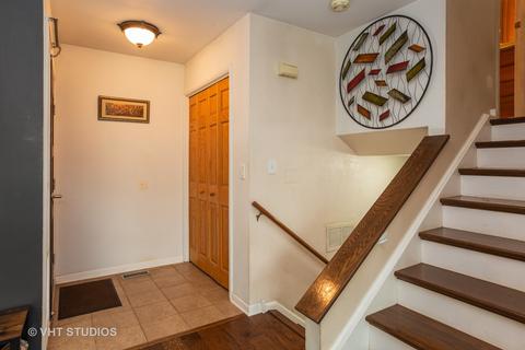 655 Alcoa Ln, Hoffman Estates, IL 60169 photo 2