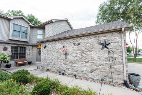 905 Casey Dr, Minooka, IL 60447 photo 2