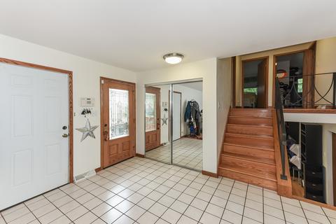 81 Lance Dr, Des Plaines, IL 60016 photo 3