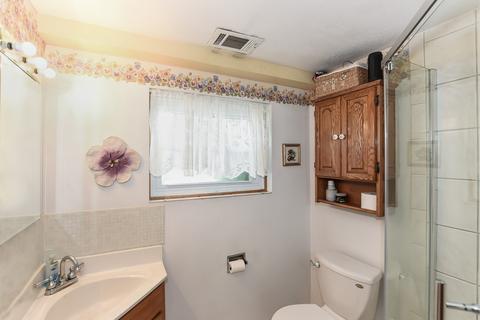 81 Lance Dr, Des Plaines, IL 60016 photo 16