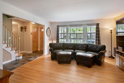 1522 Webster Ln, Des Plaines, IL 60018 photo 3