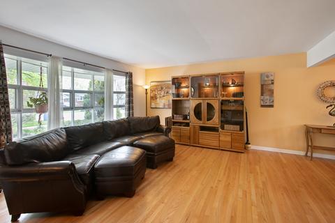 1522 Webster Ln, Des Plaines, IL 60018 photo 2