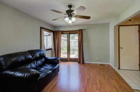181 Plainview Dr, Bolingbrook, IL 60440 photo 2