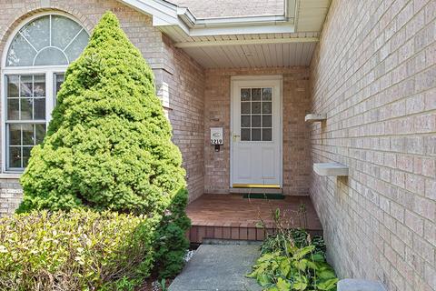 3219 Sandy Ridge Dr, Steger, IL 60475 photo 2