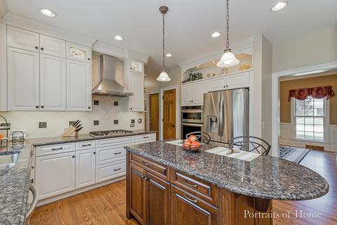 1098 Belter Dr, Wheaton, IL 60189 photo 5