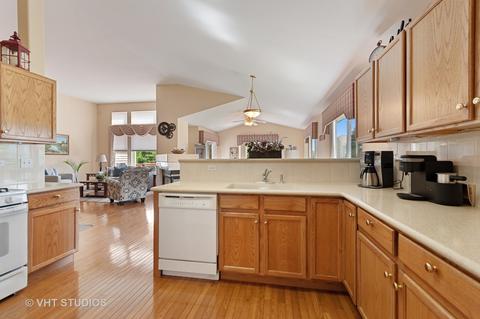 73 Bridlepath Dr, Lindenhurst, IL 60046 photo 5