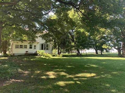 2611 E Il Rt 72, Leaf River, IL 61047 photo 1