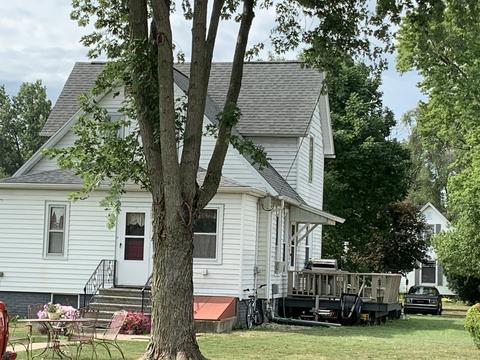 447 E Franklin St, Paxton, IL 60957 photo 3