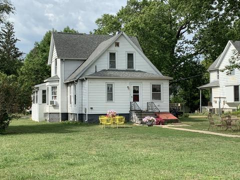447 E Franklin St, Paxton, IL 60957 photo 2