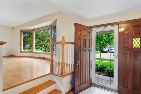 927 E Paddock Dr, Palatine, IL 60074 photo 2