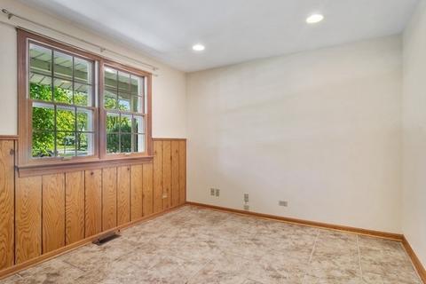 927 E Paddock Dr, Palatine, IL 60074 photo 10