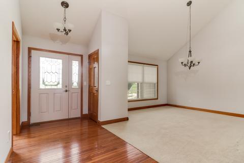 5 Piney Run Ct, Bloomington, IL 61705 photo 2