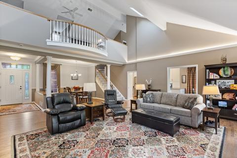 4 N Old Mill Ln, Burr Ridge, IL 60527 photo 3