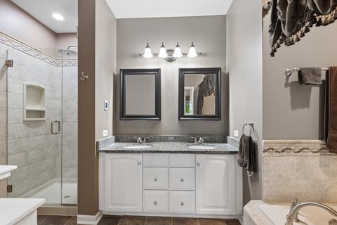 4 N Old Mill Ln, Burr Ridge, IL 60527 photo 13