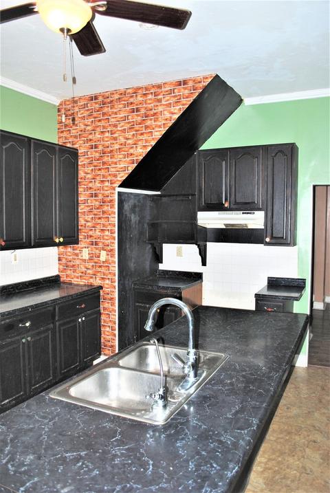 107 E Wood St, Colfax, IL 61728 photo 3