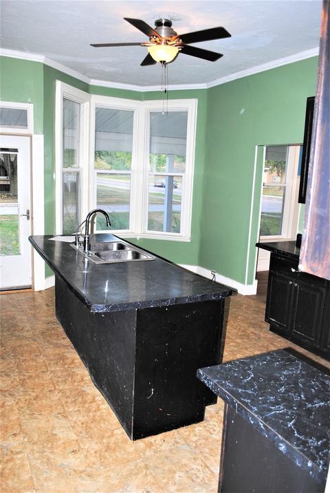 107 E Wood St, Colfax, IL 61728 photo 2