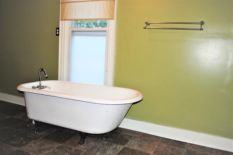 107 E Wood St, Colfax, IL 61728 photo 8