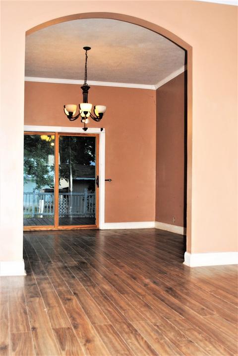 107 E Wood St, Colfax, IL 61728 photo 4