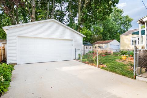 706 E Wood St, Bloomington, IL 61701 photo 2