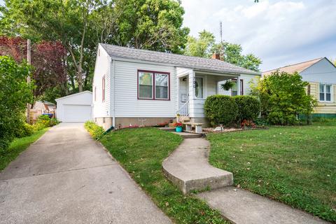 706 E Wood St, Bloomington, IL 61701 photo 1