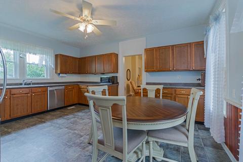 405 W North St, Danvers, IL 61732 photo 4
