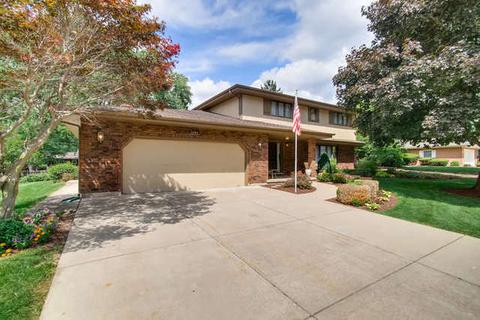1494 Maple Ln, Elgin, IL 60123 photo 1