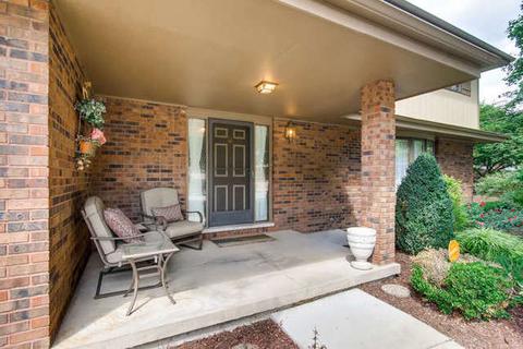 1494 Maple Ln, Elgin, IL 60123 photo 2