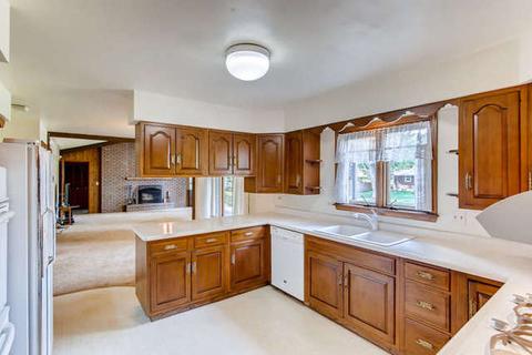 1494 Maple Ln, Elgin, IL 60123 photo 8