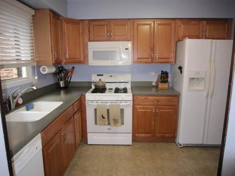 1774 Gloucester Ct #D, Wheaton, IL 60189 photo 2