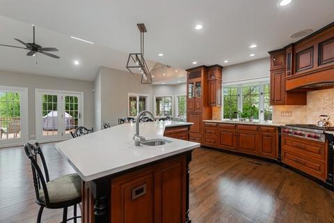 539 Ridgemoor Dr, Willowbrook, IL 60527 photo 8