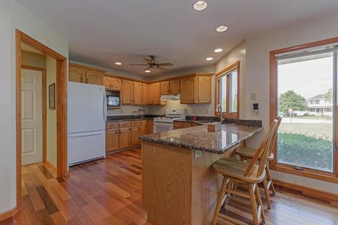 803 Trimmer Dr, Hudson, IL 61748 photo 2