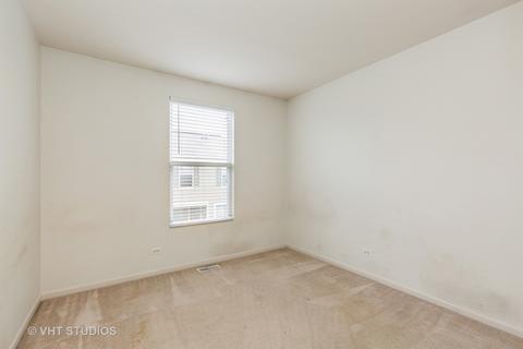 1009 Reserve Dr, Elgin, IL 60124 photo 9