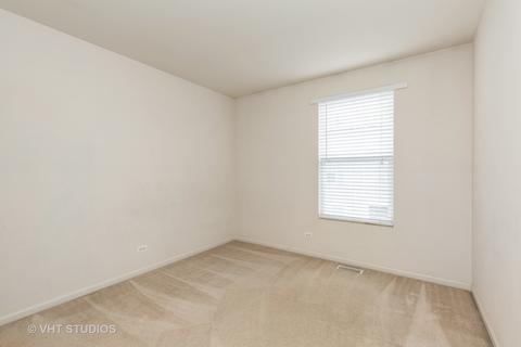 1009 Reserve Dr, Elgin, IL 60124 photo 10