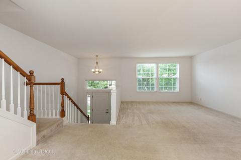 1009 Reserve Dr, Elgin, IL 60124 photo 2