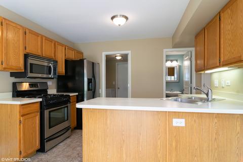 1324 Summersweet Ln, Bartlett, IL 60103 photo 4