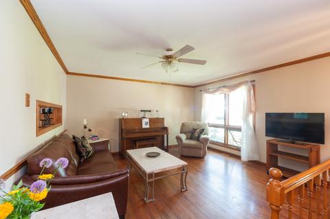 60 Redwood Trl, Wheeling, IL 60090 photo 3