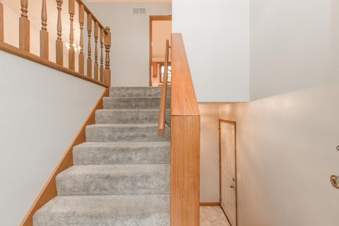 1210 Windsor Dr, Normal, IL 61761 photo 3