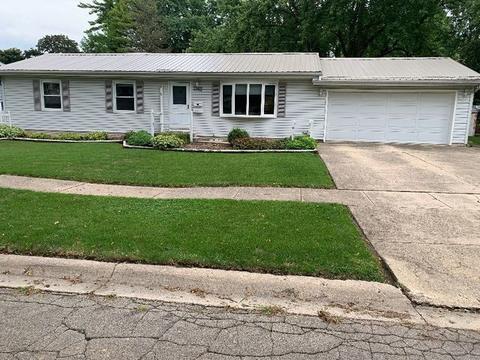 1747 N Ridge Dr, Freeport, IL 61032 photo 1