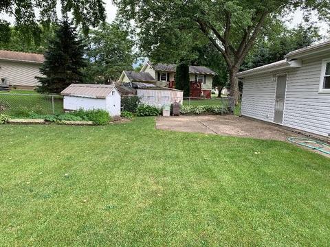 1747 N Ridge Dr, Freeport, IL 61032 photo 4