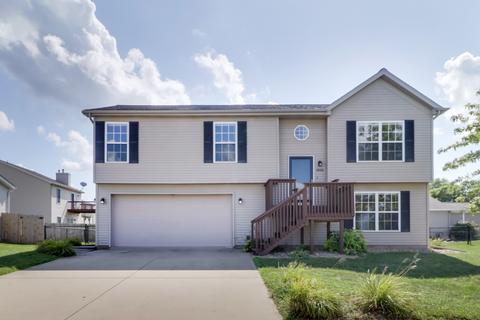 3008 Geranium Dr, Bloomington, IL 61705 photo 1