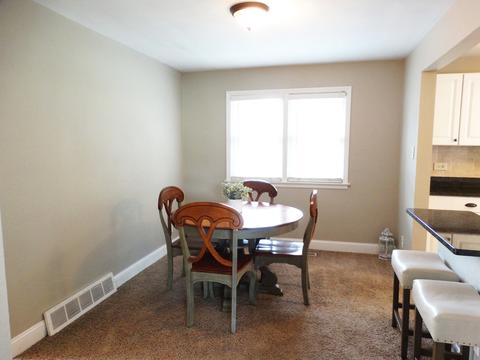 325 E 17th St, Lockport, IL 60441 photo 5