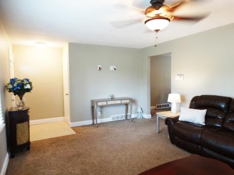 325 E 17th St, Lockport, IL 60441 photo 4