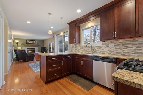 471 Sunnybrook Ln, Wheaton, IL 60187 photo 3