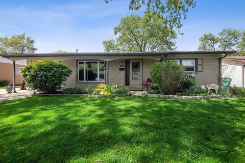 936 Pebble Dr, Wheeling, IL 60090 photo 1