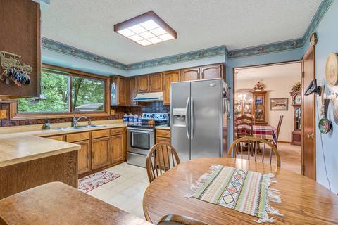 635 Birch St, Algonquin, IL 60102 photo 2