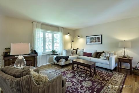 1755 Kent Rd, Hoffman Estates, IL 60169 photo 4