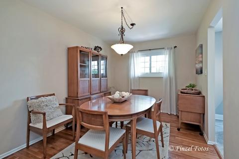 1755 Kent Rd, Hoffman Estates, IL 60169 photo 9