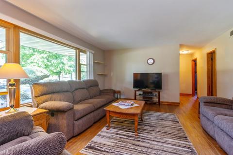 11 Lawrence Dr, Kankakee, IL 60901 photo 6