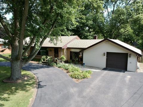11 Lawrence Dr, Kankakee, IL 60901 photo 2