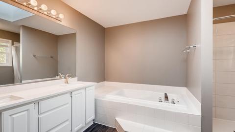 660 Crest Dr, Cary, IL 60013 photo 16